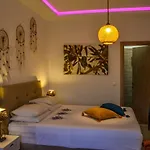 Golden Mile Studio-Apartment